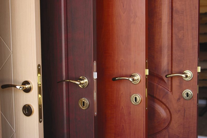 Jak dbać o drzwi drewniane zewnętrzne?